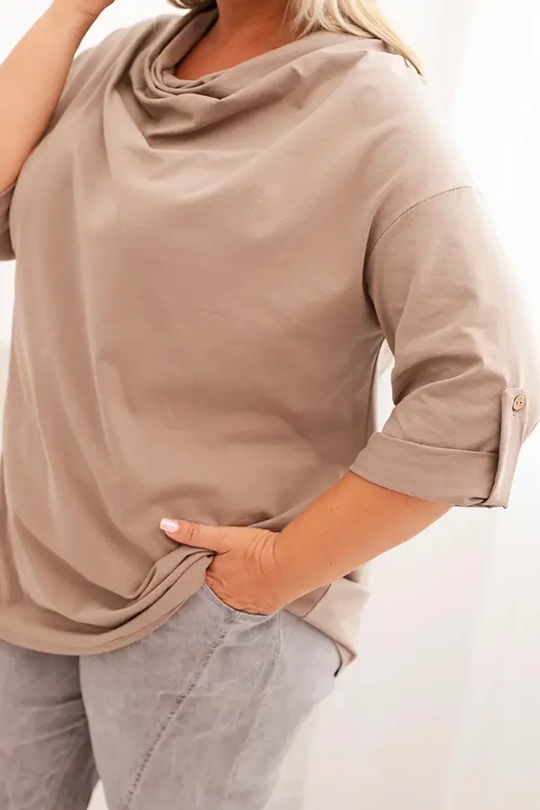 Kesi Włoski Kesi Włoski Plus Size women's blouse with cotton in a loose fit with a water neckline fango