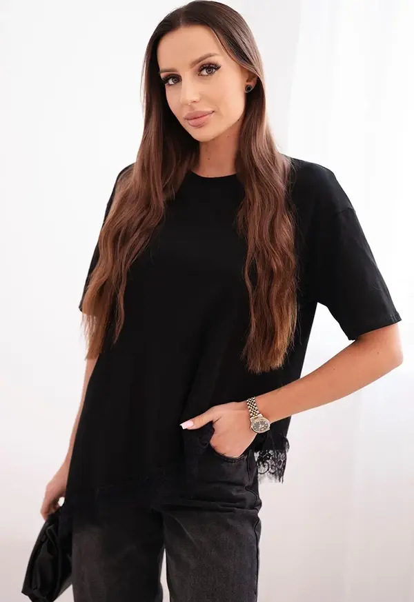 Kesi Włoski Kesi Włoski Women's asymmetrical cotton blouse with lace at the bottom black