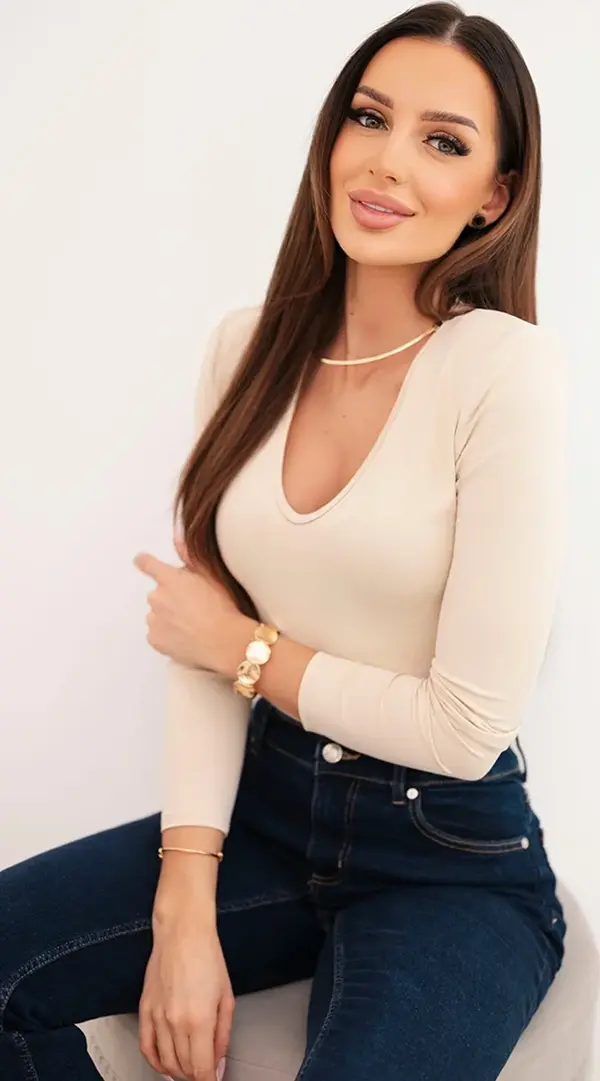 Kesi Włoski Kesi Włoski Women's blouse with a V-neck and long sleeves beige