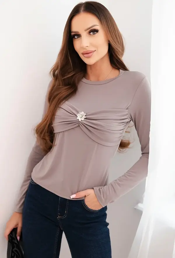 Kesi Włoski Kesi Włoski Women's fitted viscose blouse with draping and brooch fango