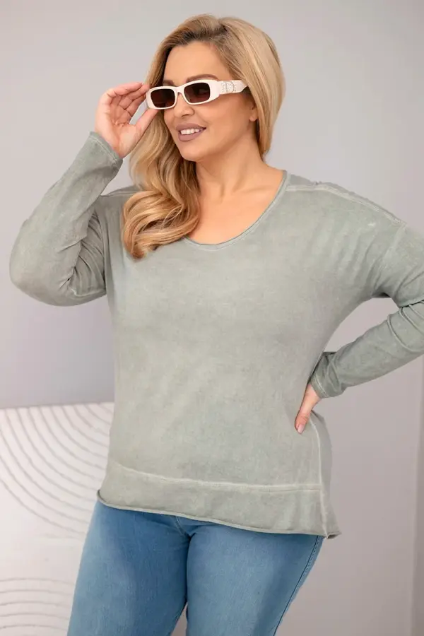 Kesi Włoski Kesi Włoski Women's Plus Size V-neck distressed blouse with a longer back khaki