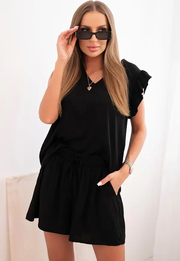 Kesi Włoski Kesi Włoski Women's set made of viscose, blouse with ruffles and short shorts black