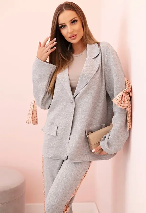 Kesi Włoski Kesi Włoski Women's set with viscose – blazer with lapels and trousers with a stripe gray