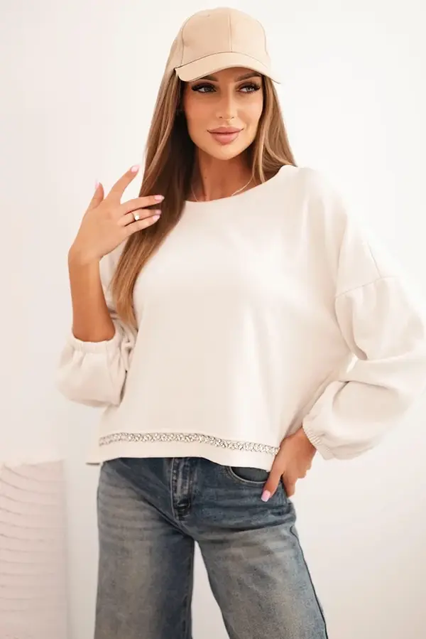 Kesi Włoski Kesi Włoski Women's sweatshirt with decorative finishing at the bottom ecru