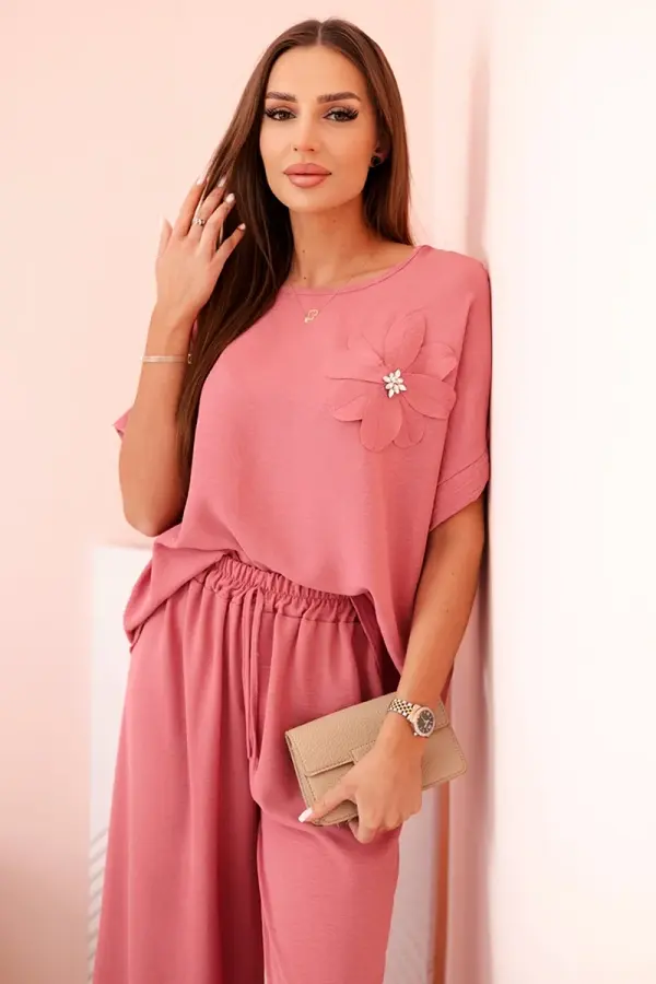 Kesi Włoski Kesi Włoski Women's viscose set with decorative flower and wide trousers - dark pink