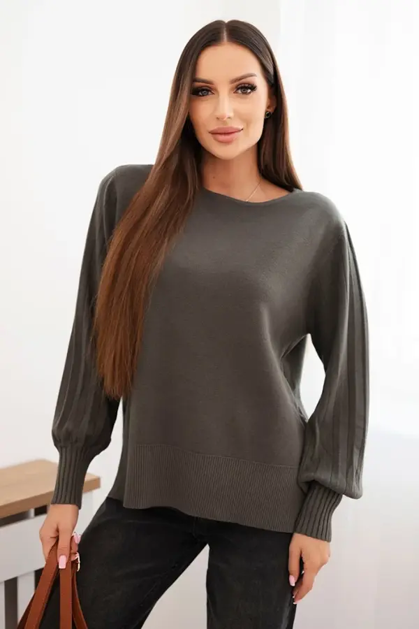 Kesi Włoski Kesi Włoski Women's viscose sweater with long sleeves and side slits khaki