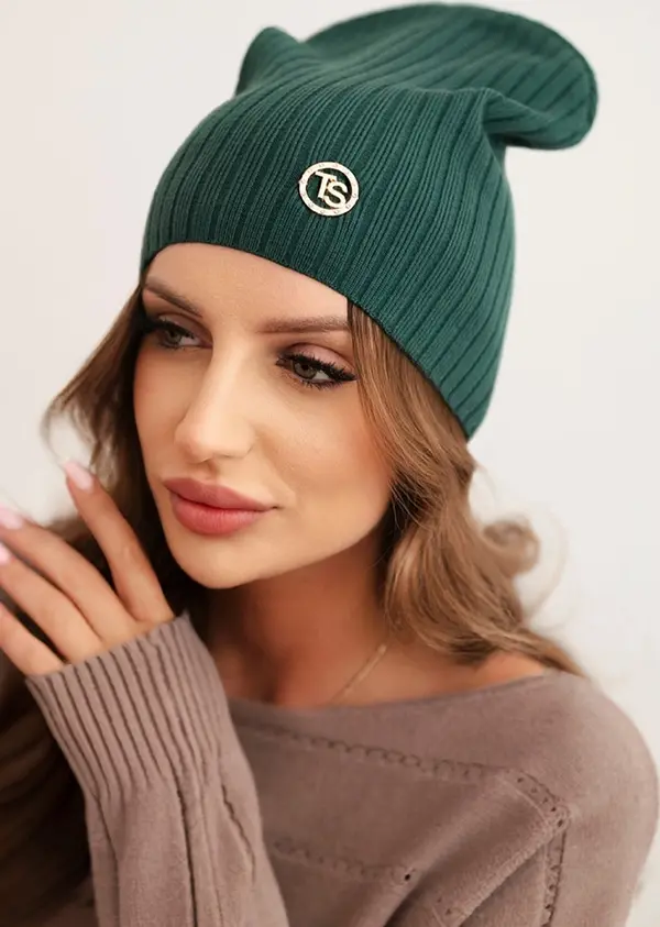 Polski Kesi Women's ribbed hat with decorative button made of wool and modal green