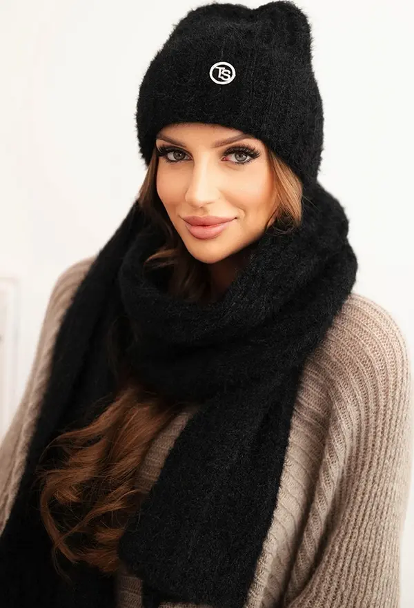Polski Kesi Women's set hat and long scarf made of soft yarn black