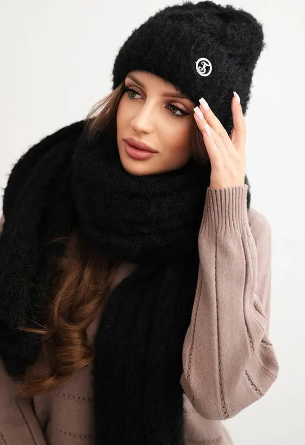 Polski Kesi Women's set hat and scarf with ribbed texture and decoration black