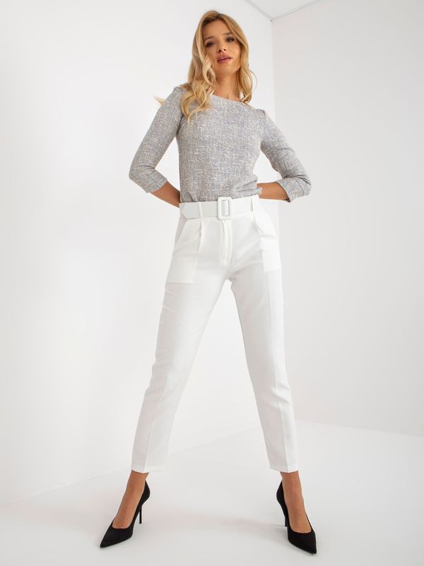 Fashionhunters Класически панталон Екрю, изработен от материя Giulia