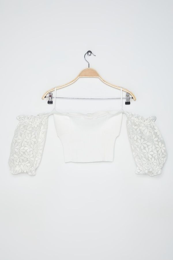 Koton Koton Bow Detailed Brode Sleeveless Shirt