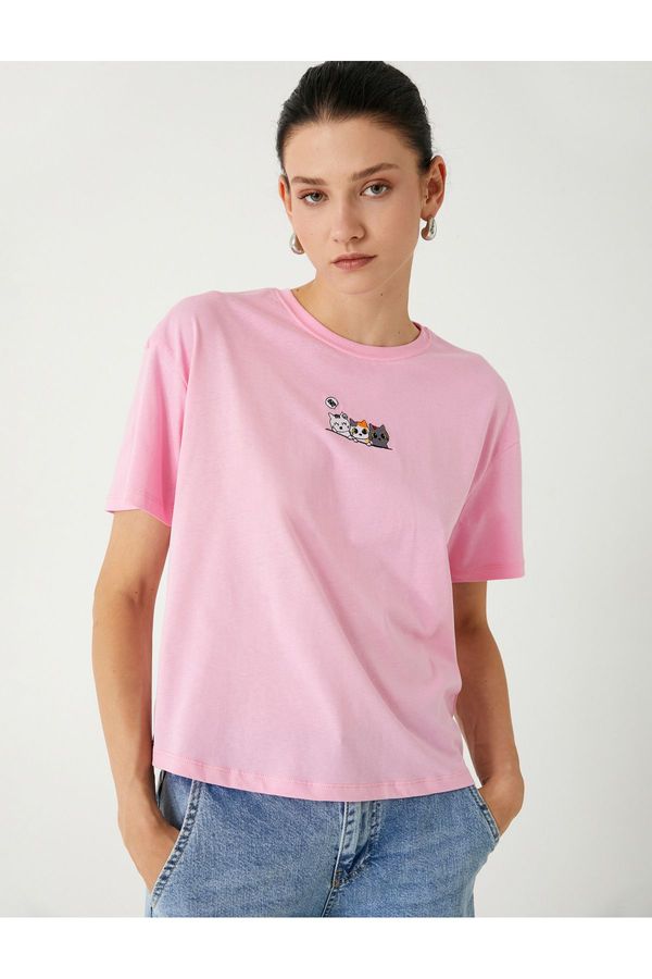 Koton Koton Cat Embroidered T-Shirt Short Sleeve Crew Neck Cotton Standard Fit