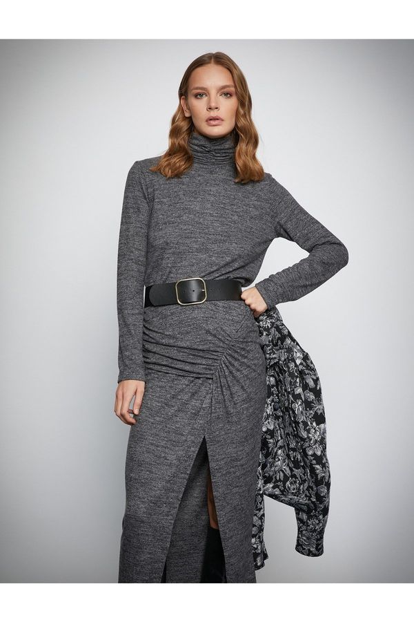 Koton Koton Melis Ağazat X - Long Sleeves, Turtleneck T-Shirt with a relaxed fit.