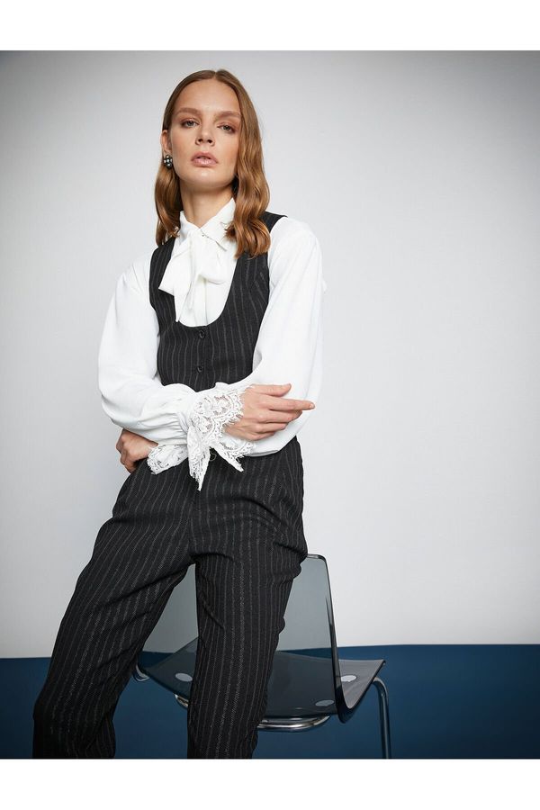 Koton Koton Melis Ağazat X - U-образно деколте закопчана жилетка