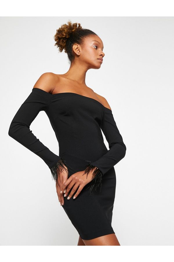 Koton Koton мини рокля с перо детайли на ръкавите от рамото.