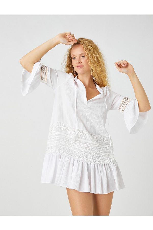 Koton Koton Şahika Ercümen X - Дантелена подробна мини рокля с волан