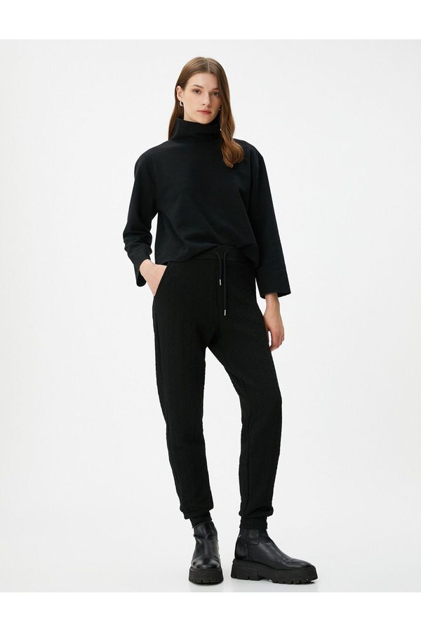 Koton Koton Textured Jogger Sweatpants с шнур на талията и джобове.