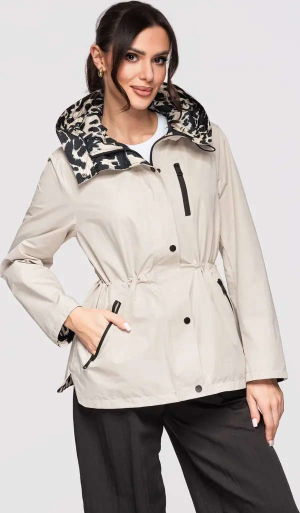 Edoti Късо дамско палто LARICA