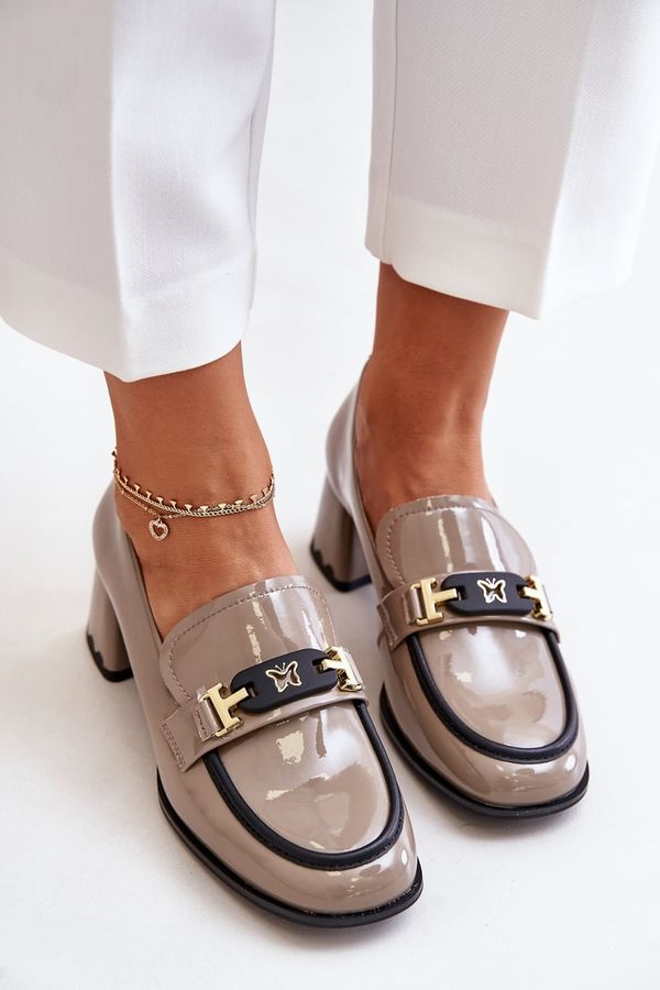 ARTIKER Лачени дамски обувки с декорация бежови Artiker