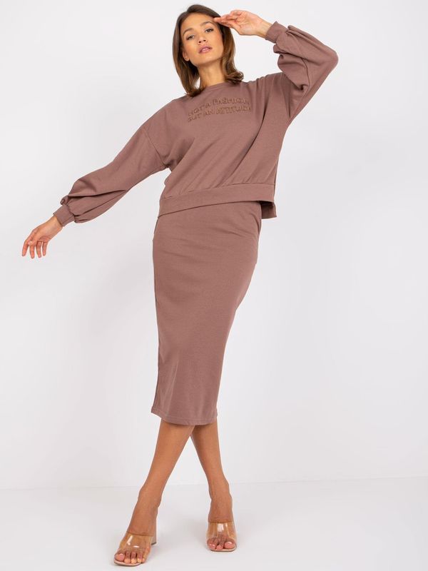 Fashionhunters Light brown sweatshirt with midi skirt by Louis