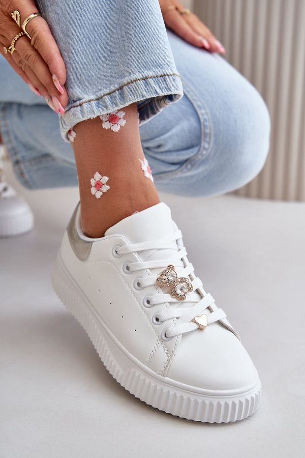 Kesi Low sneakers made of eco-leather with badges - white and silver Cillione