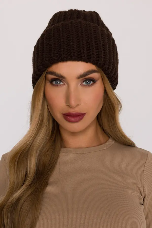 Made Of Emotion Made Of Emotion Woman's Beanie made of soft, chunky-knit yarn - brown