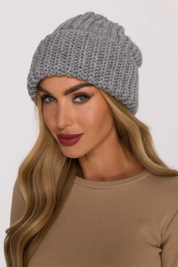 Made Of Emotion Made Of Emotion Woman's Beanie made of soft, chunky-knit yarn - grey