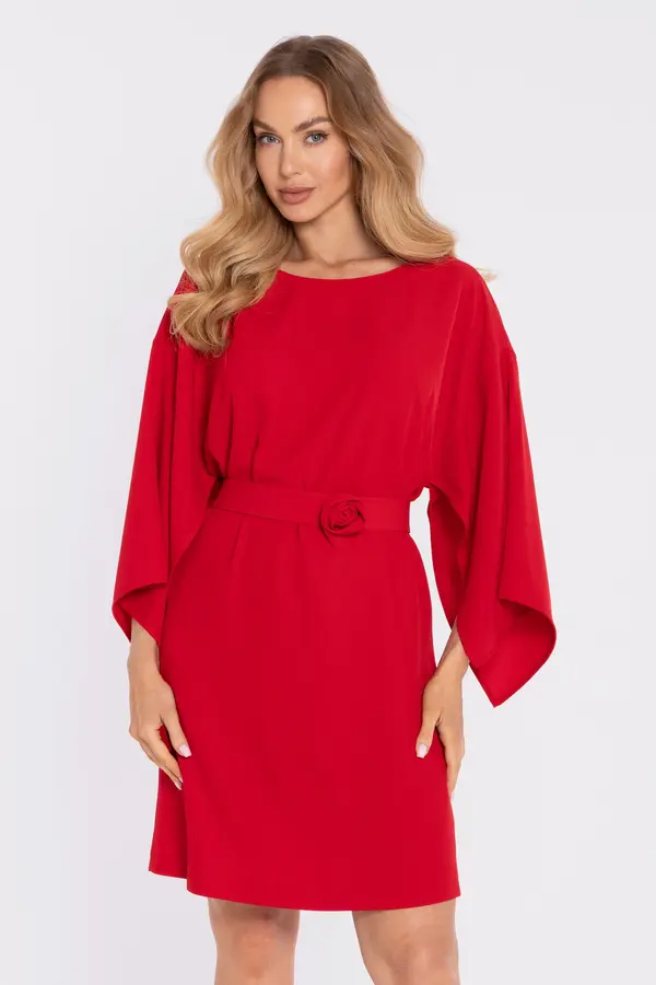 Made Of Emotion Made Of Emotion Woman's Dress with loose sleeves and a decorative belt - red