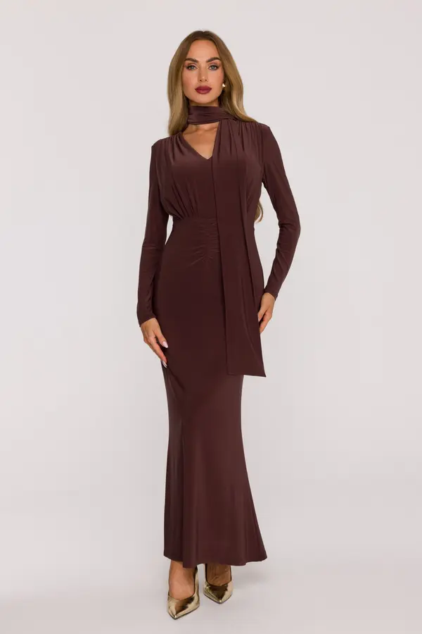 Made Of Emotion Made Of Emotion Woman's Elegant maxi dress with a sash - brown