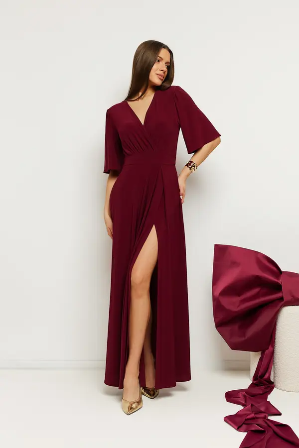 Made Of Emotion Made Of Emotion Woman's Evening dress with a high slit - maroon
