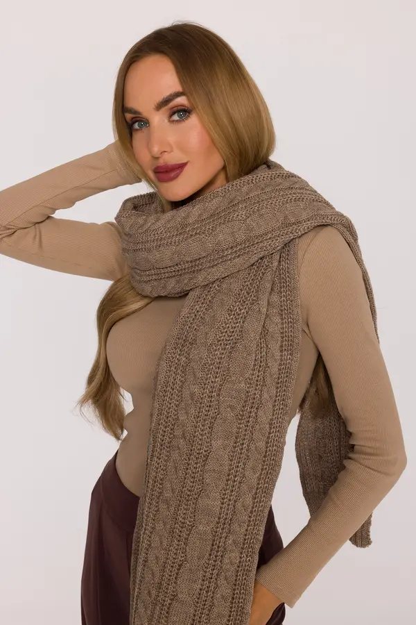 Made Of Emotion Made Of Emotion Woman's Long scarf with a chunky cable knit - beige