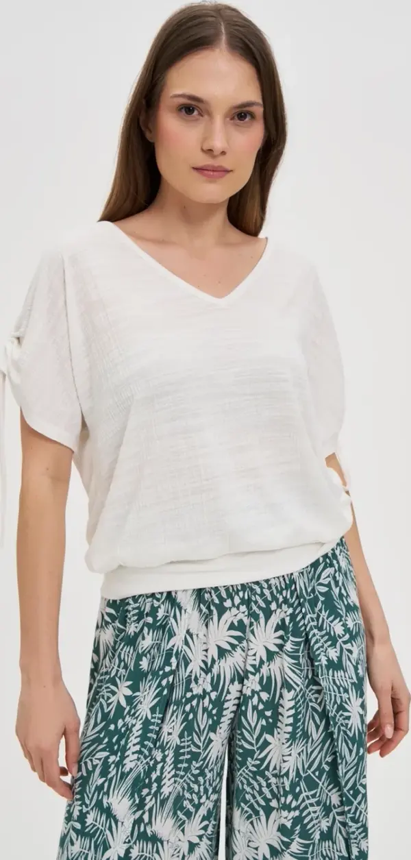 Marisse Marisse White Blouse With A V-Neck