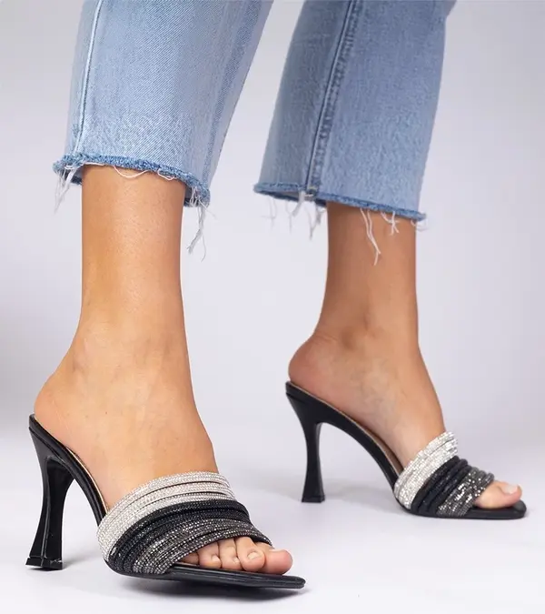 D/CEO marka niezdefiniowana Black elegant heeled sandals with rhinestone decoration Jersita