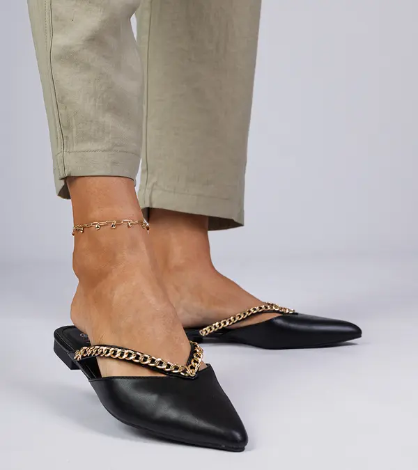 D/CEO marka niezdefiniowana Black elegant slides decorated with a chain Gerita