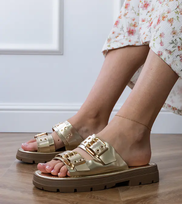 marka niezdefiniowana marka niezdefiniowana Golden flat sandals with buckles on straps Liluna