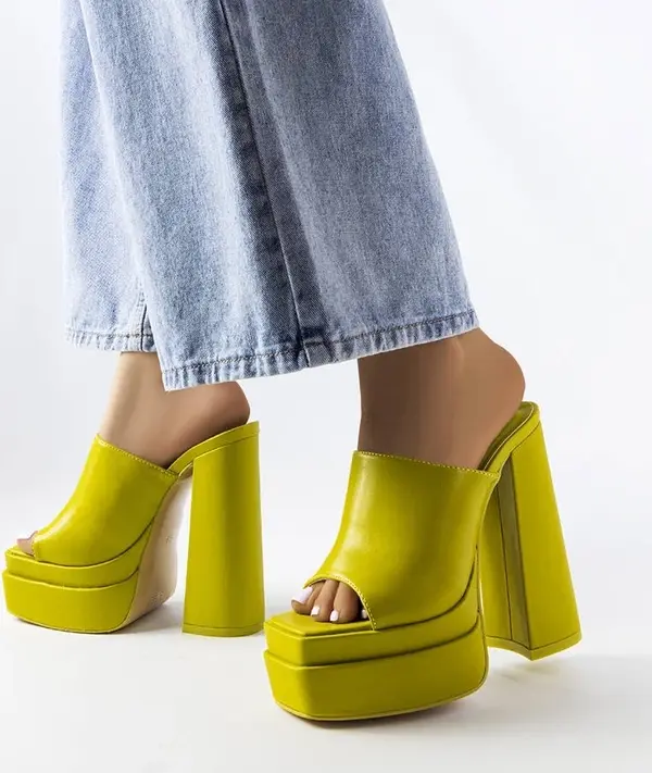 marka niezdefiniowana marka niezdefiniowana Green high-heeled flip-flops Mercure