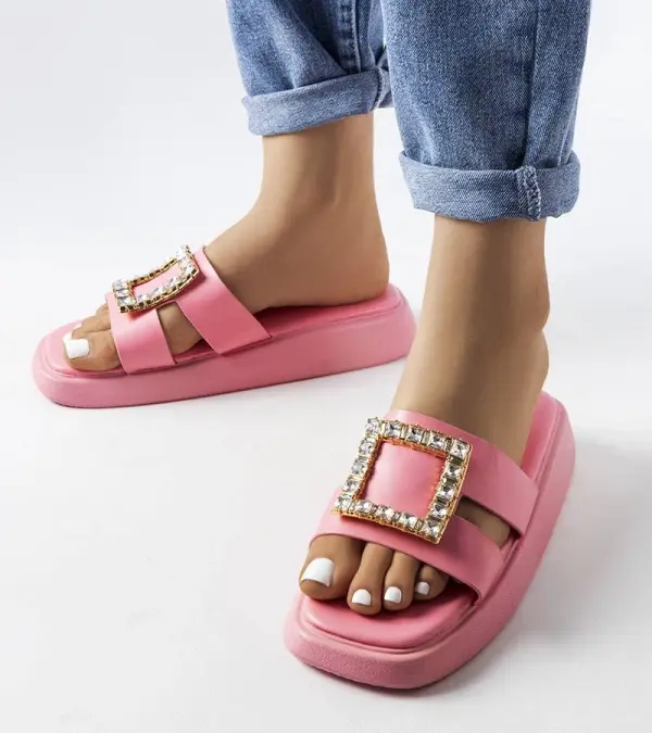 marka niezdefiniowana marka niezdefiniowana Pink Fusberta flip-flops with rhinestones