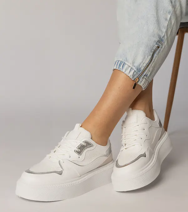 D/CEO marka niezdefiniowana White block heel sandals with buckle Runaz