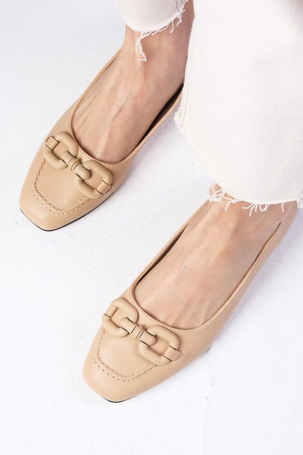 Mio Gusto Mio Gusto Dolly Ten Regi Women's Short Heeled Shoes with Buckle Accessories.