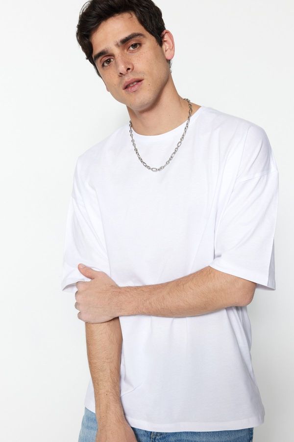 Trendyol Модерен бял мъжки извънгабаритни основни екипажа врата къс ръкав 100% памук тениска.