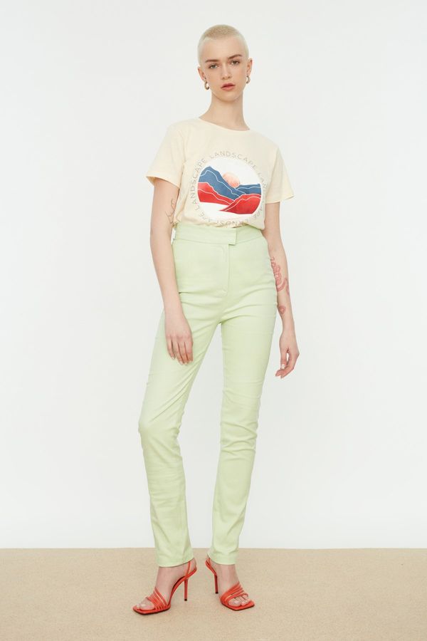 Trendyol Модерен панталон - зелен - тънък
