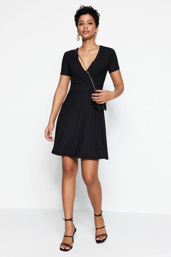 Trendyol Модерна черна двуредна яка мини, гъвкава плетена рокля