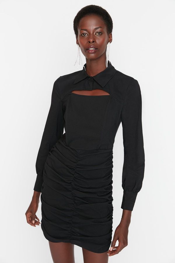 Trendyol Модерна черна яка Подробна драпирана вечерна рокля.
