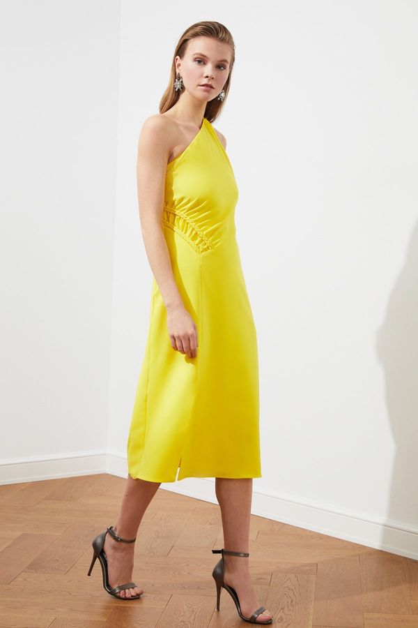 Trendyol Модерна рокля с жълт волан