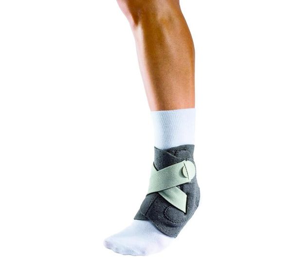 Mueller Mueller Adjust-To-Fit Ankle Stabilizer Ankle Brace