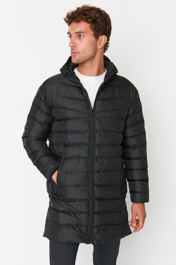 Trendyol Мъжко черно зимно палто с цип на Trendyol Men's Black Regular Fit Wind-Resistant Winter Coat.