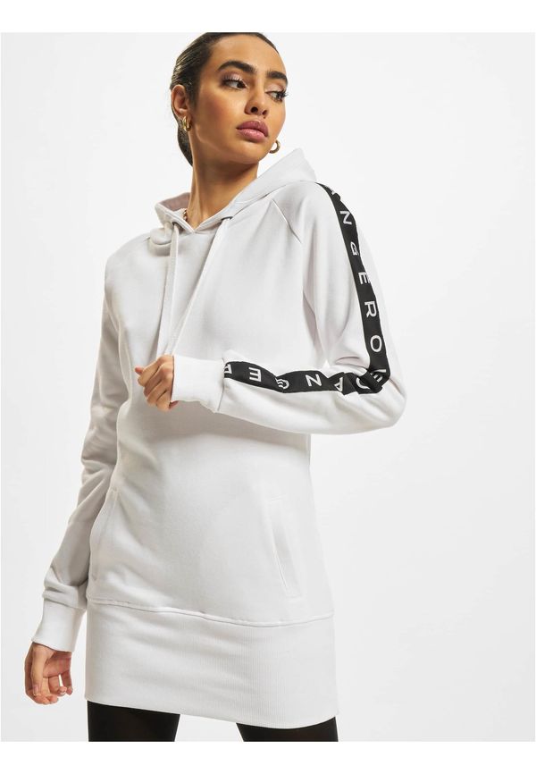 Dangerous DNGRS Носете бяла рокля