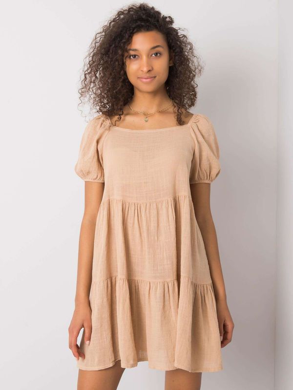 Fashionhunters OCH BELLA Beige dress with frills