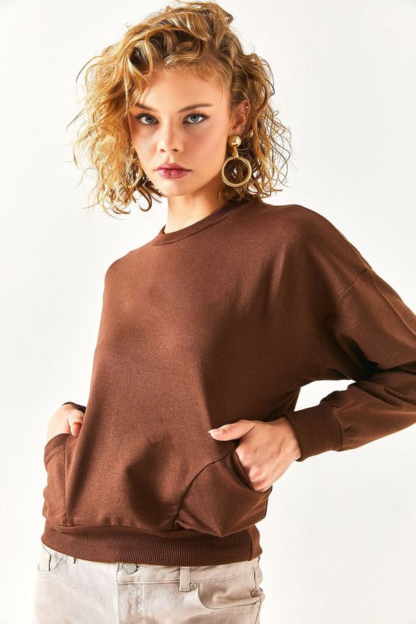 Olalook Olalook Women's Bitter Coffee Pocket Detailed Soft Textured Sweatshirt