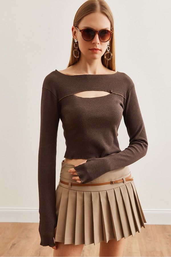 Olalook Olalook Women's Bitter Coffee Robe Cut Out Finger Detailed Flexible Crop Blouse